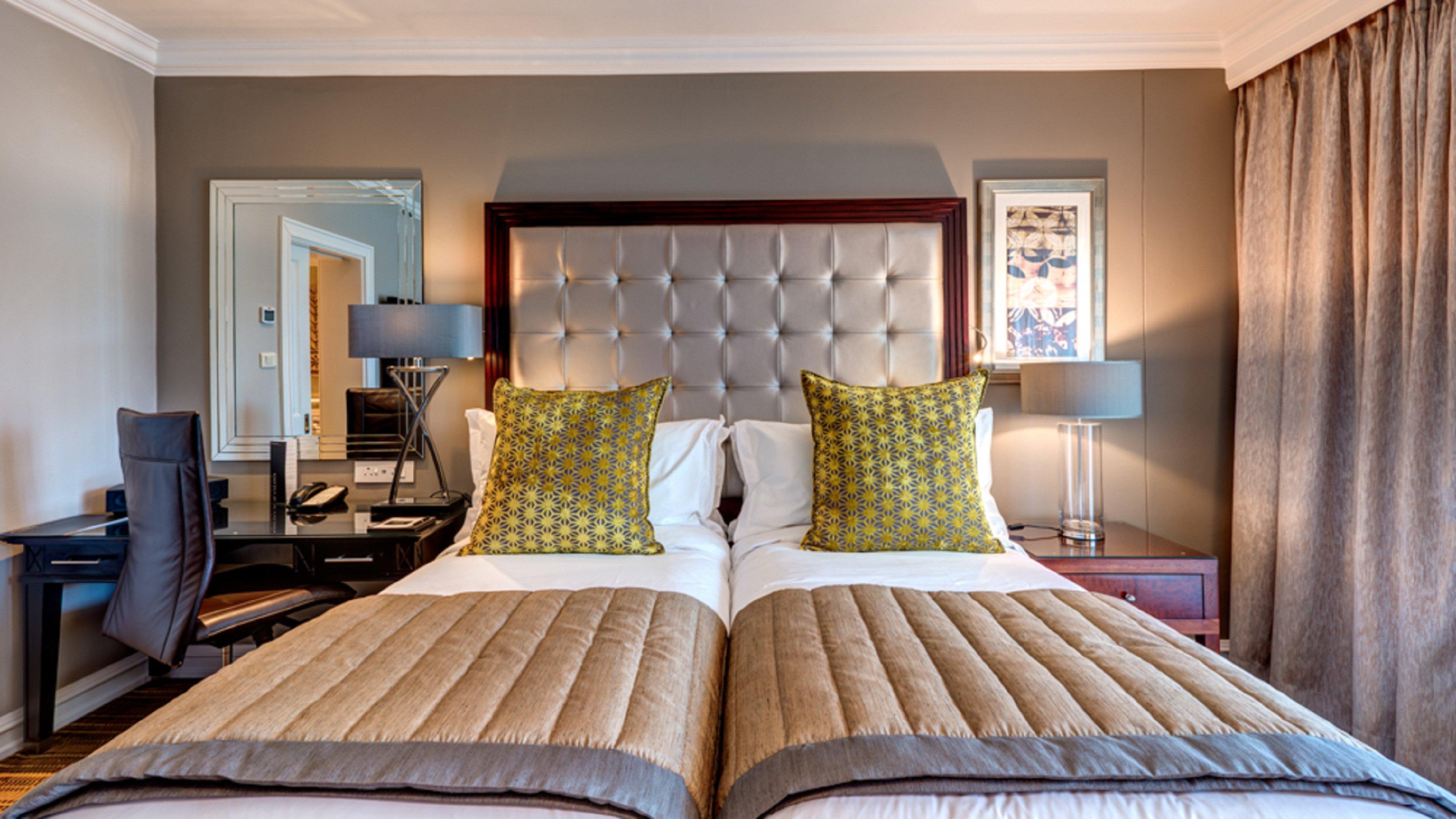 Intercontinental Johannesburg Or Tambo Airport Hotel By Ihg Kempton Park Eksteriør bilde A bedroom at the hotel