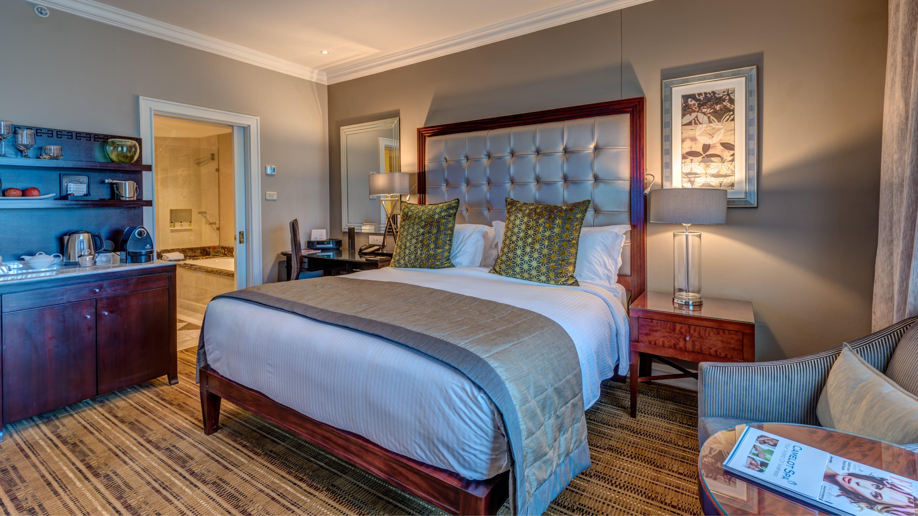 Intercontinental Johannesburg Or Tambo Airport Hotel By Ihg Kempton Park Eksteriør bilde A bedroom at the Taj Mahal Palace