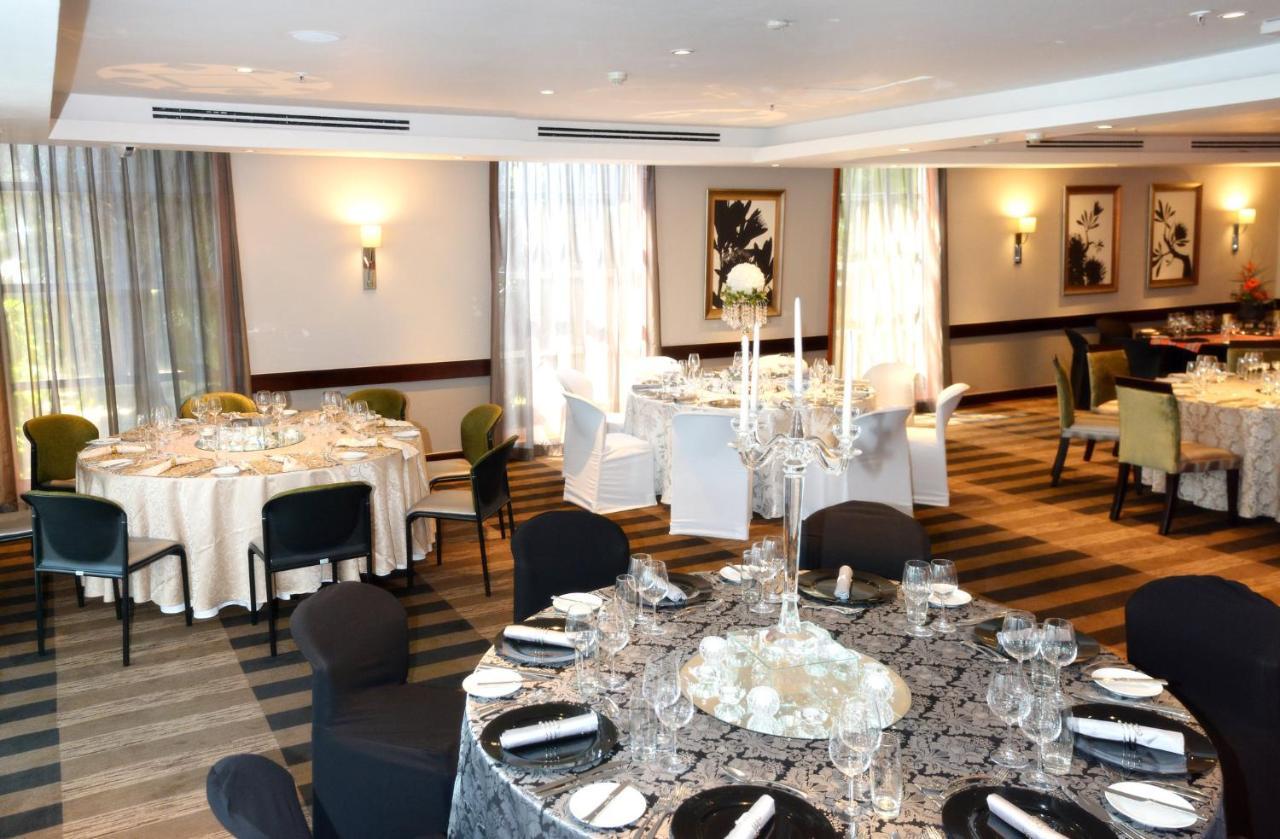 Intercontinental Johannesburg Or Tambo Airport Hotel By Ihg Kempton Park Eksteriør bilde The River Restaurant
