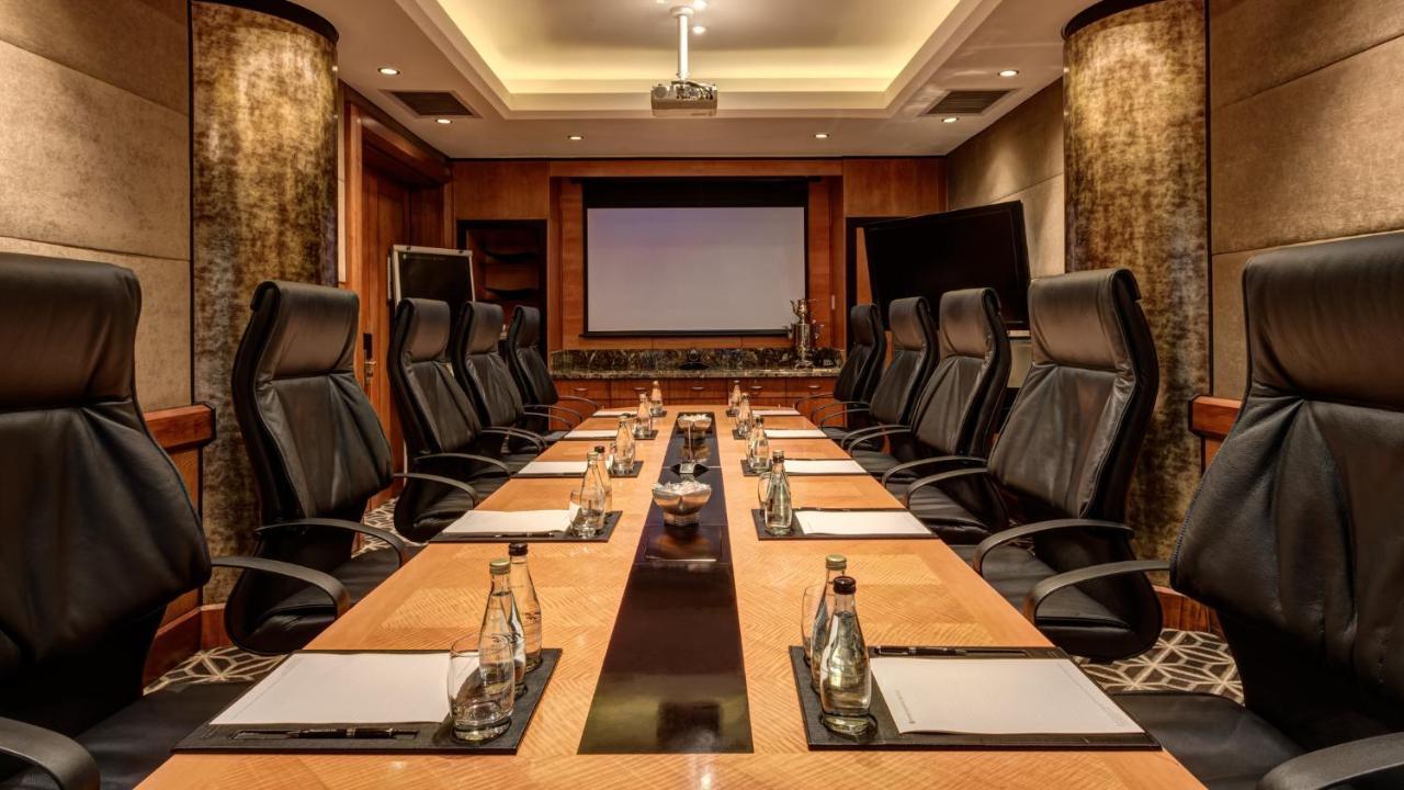 Intercontinental Johannesburg Or Tambo Airport Hotel By Ihg Kempton Park Eksteriør bilde Boardroom at the Taj Mahal Palace, Mumbai