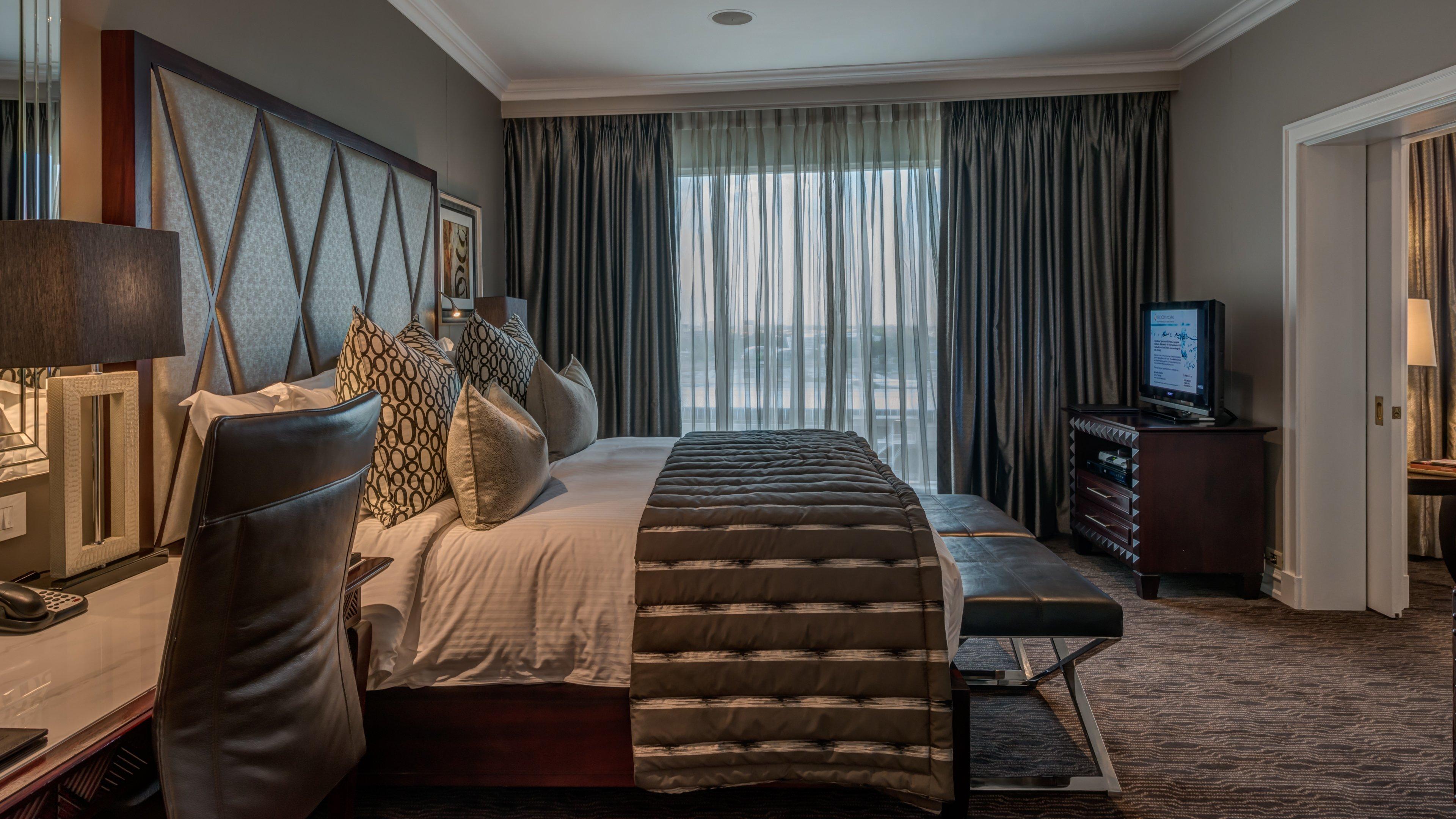 Intercontinental Johannesburg Or Tambo Airport Hotel By Ihg Kempton Park Eksteriør bilde A bedroom at the hotel