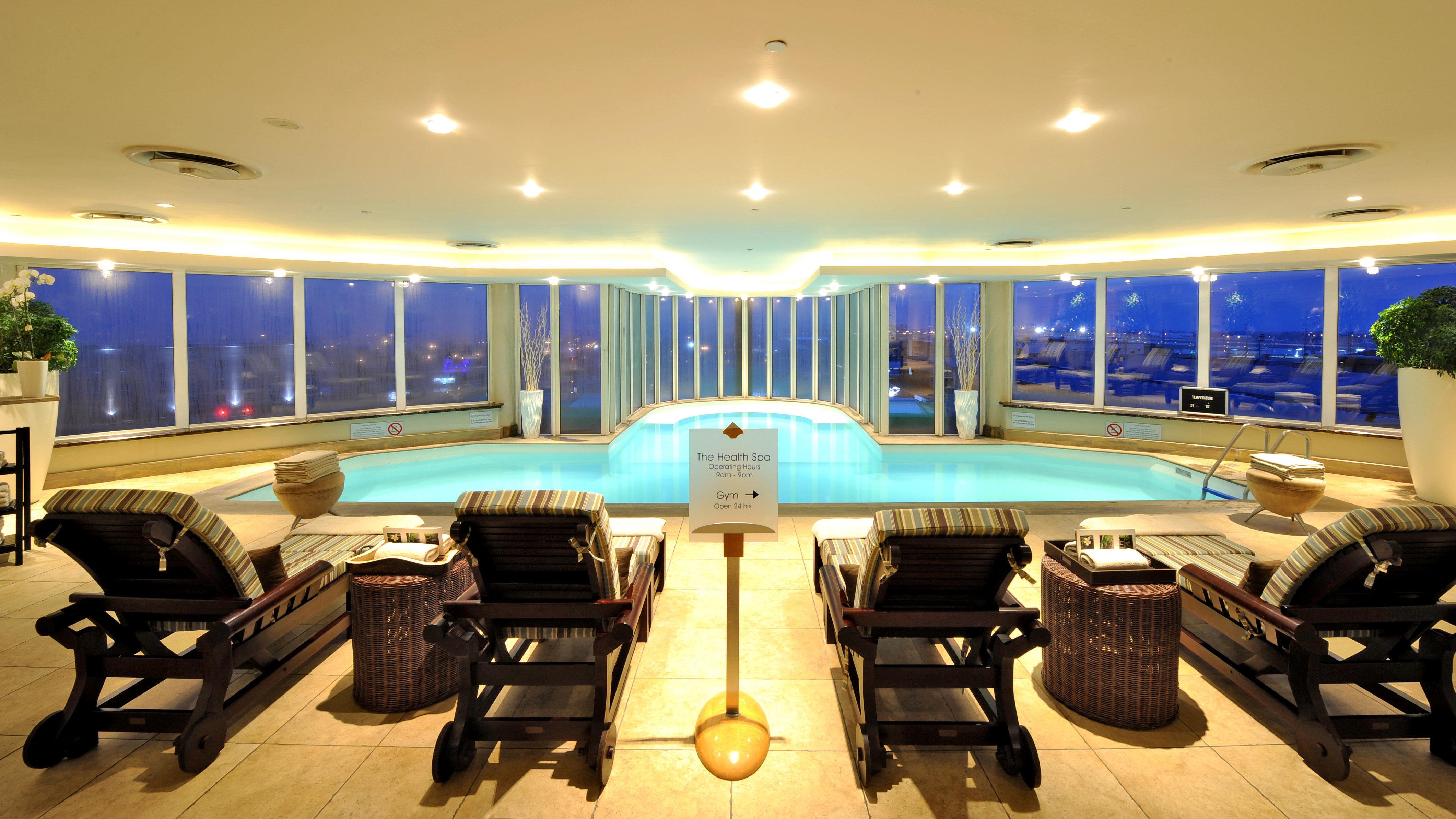 Intercontinental Johannesburg Or Tambo Airport Hotel By Ihg Kempton Park Eksteriør bilde The pool at the 36th floor