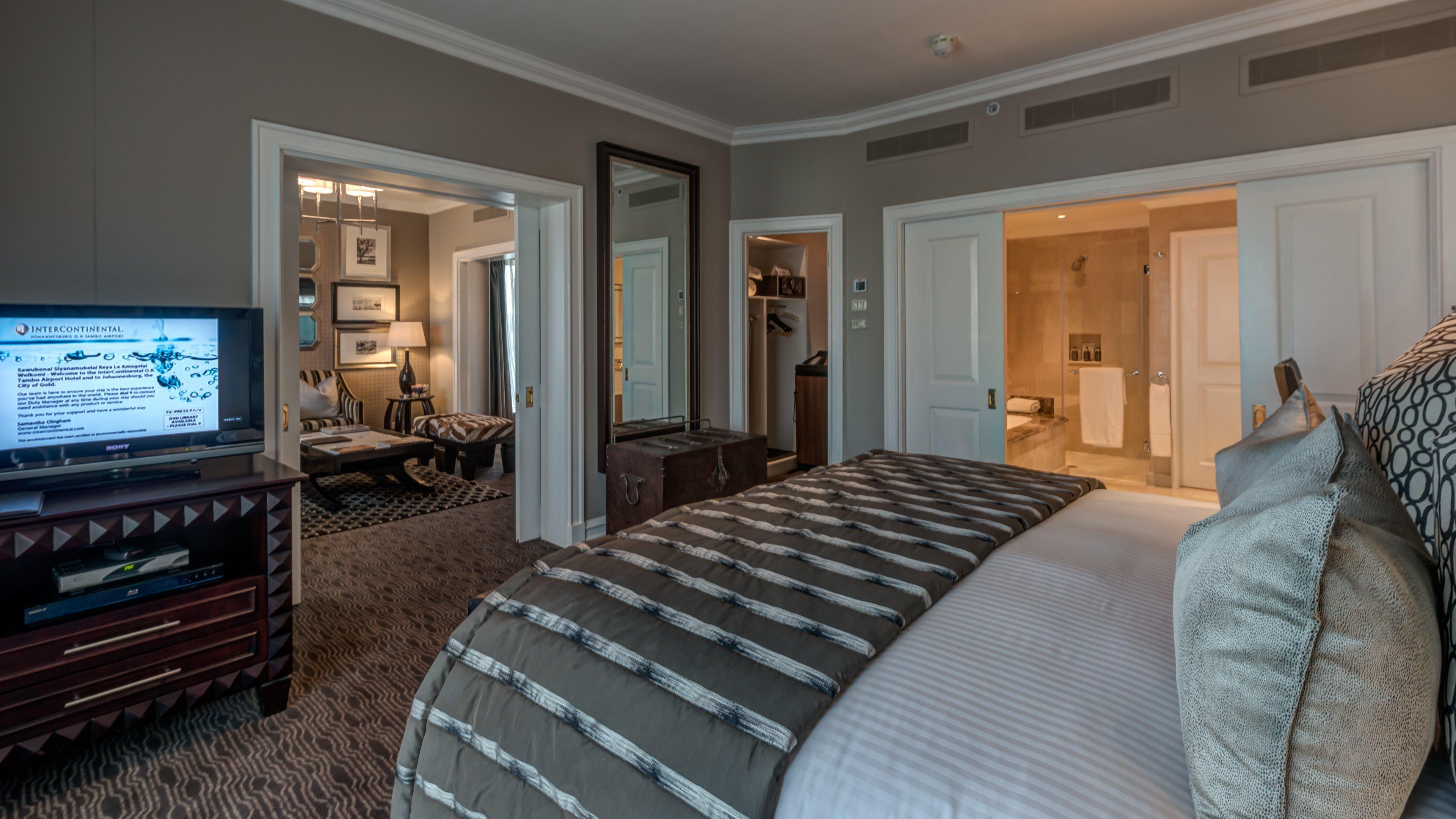 Intercontinental Johannesburg Or Tambo Airport Hotel By Ihg Kempton Park Eksteriør bilde A suite at the Ritz-Carlton, DIFC