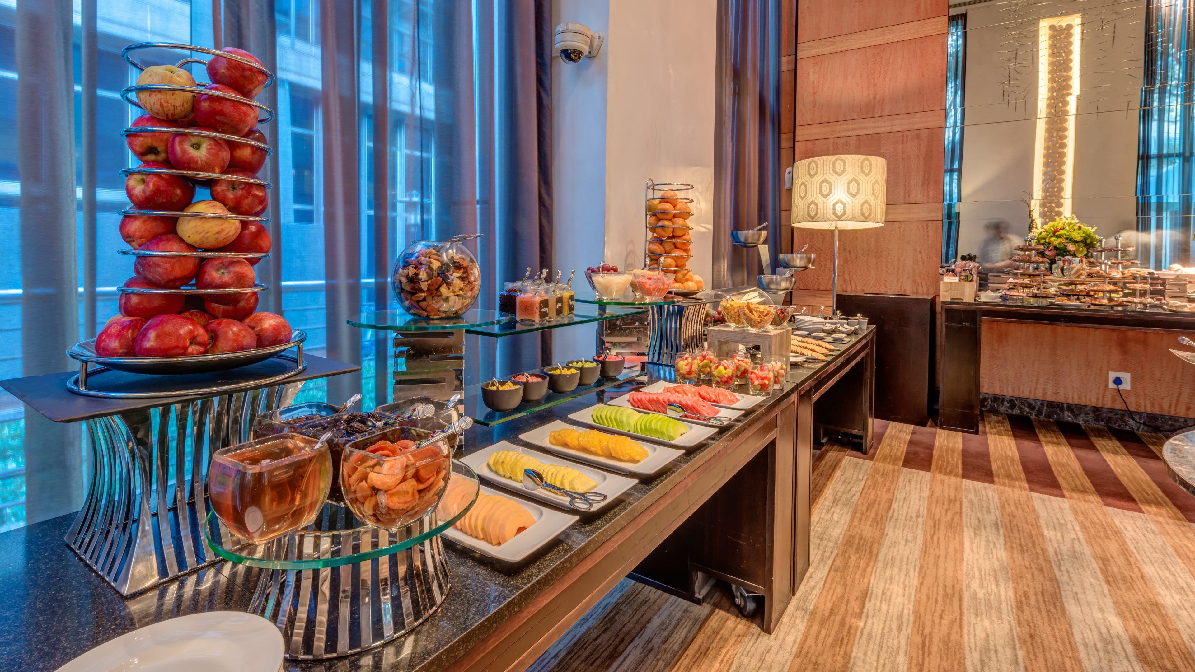 Intercontinental Johannesburg Or Tambo Airport Hotel By Ihg Kempton Park Eksteriør bilde A buffet at a hotel