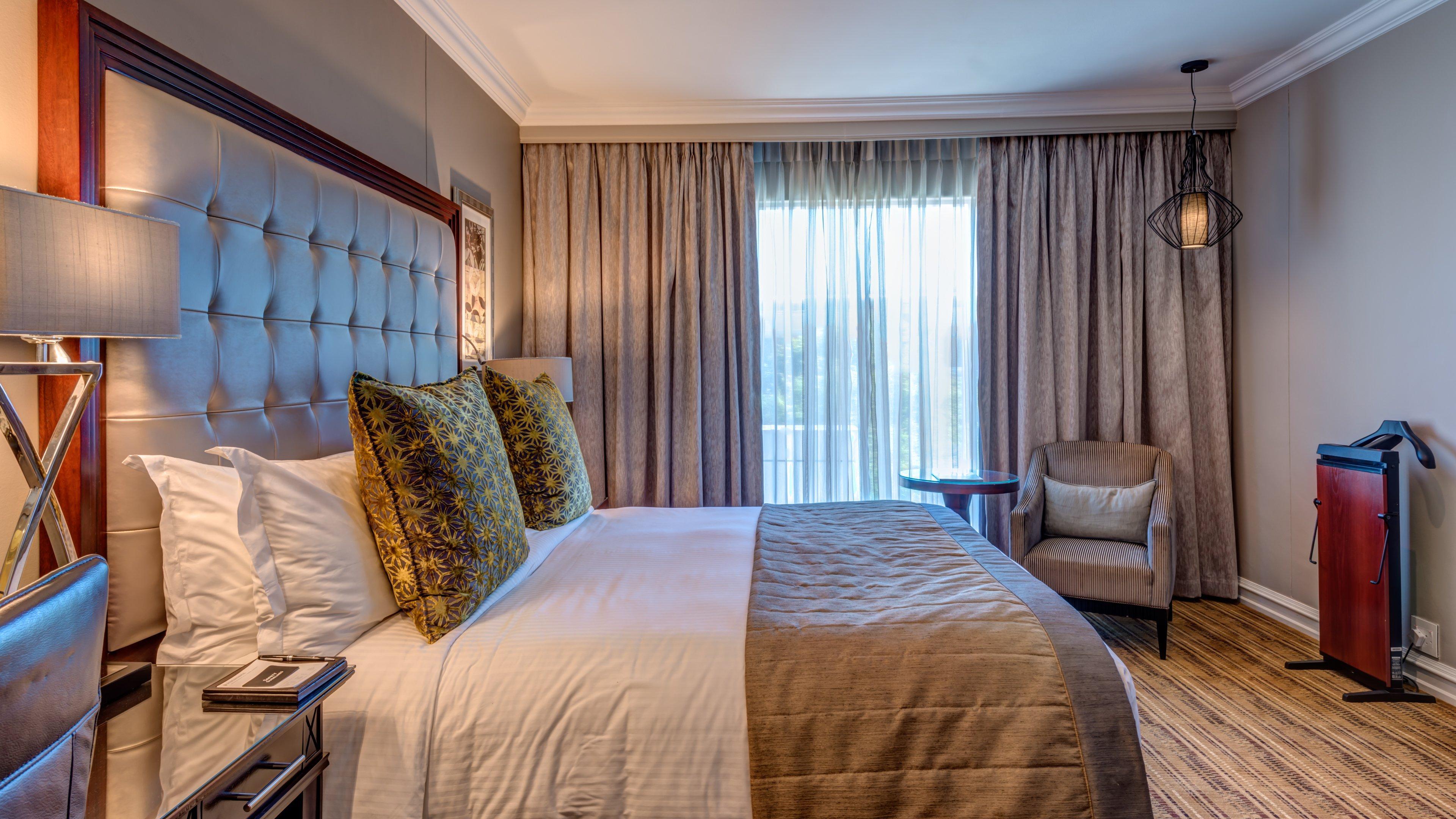 Intercontinental Johannesburg Or Tambo Airport Hotel By Ihg Kempton Park Eksteriør bilde A bedroom at the hotel