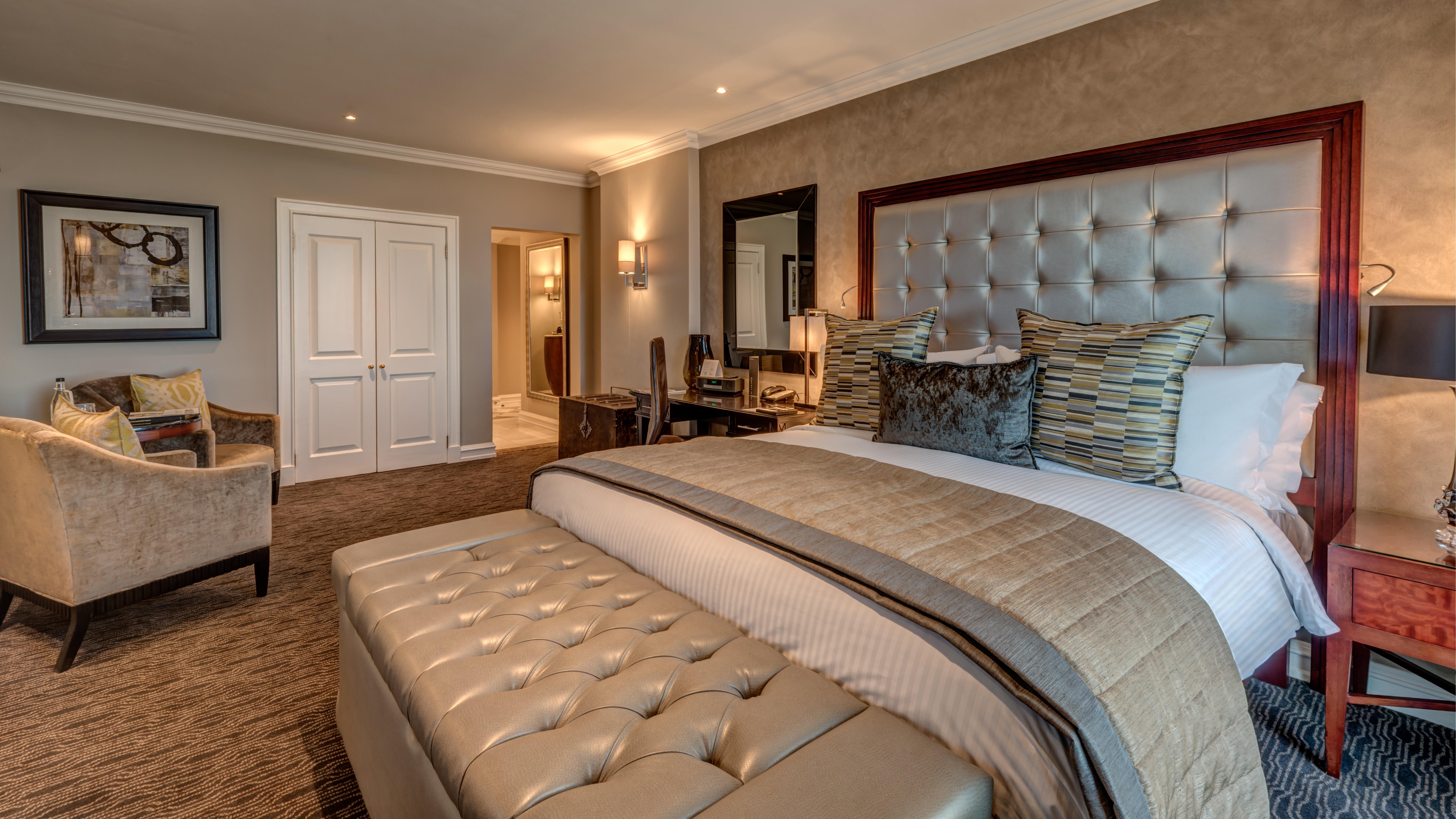 Intercontinental Johannesburg Or Tambo Airport Hotel By Ihg Kempton Park Eksteriør bilde A bedroom at The Dorchester